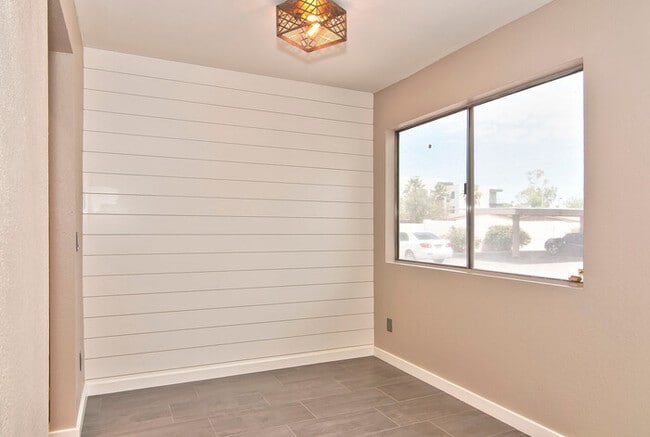 Building Photo - 616 S Hardy Dr
