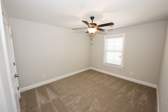 Building Photo - 2304 Snowshill Ln