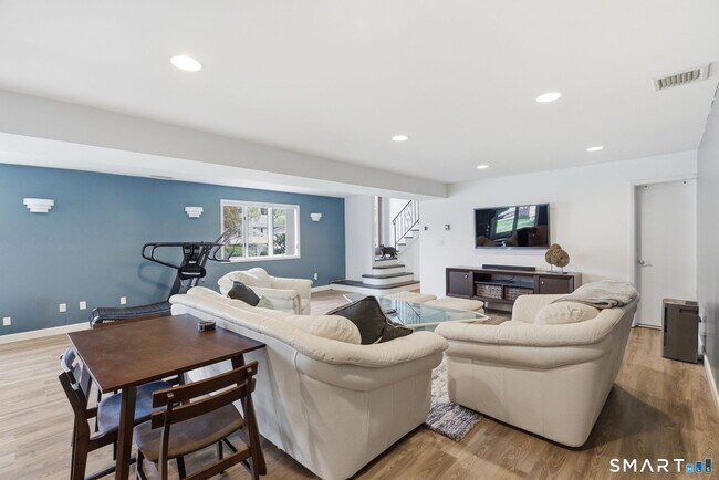 Building Photo - 53 Dagmar Rd
