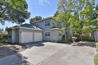 Building Photo - Spacious Mountain View home in Prime location near Los Altos