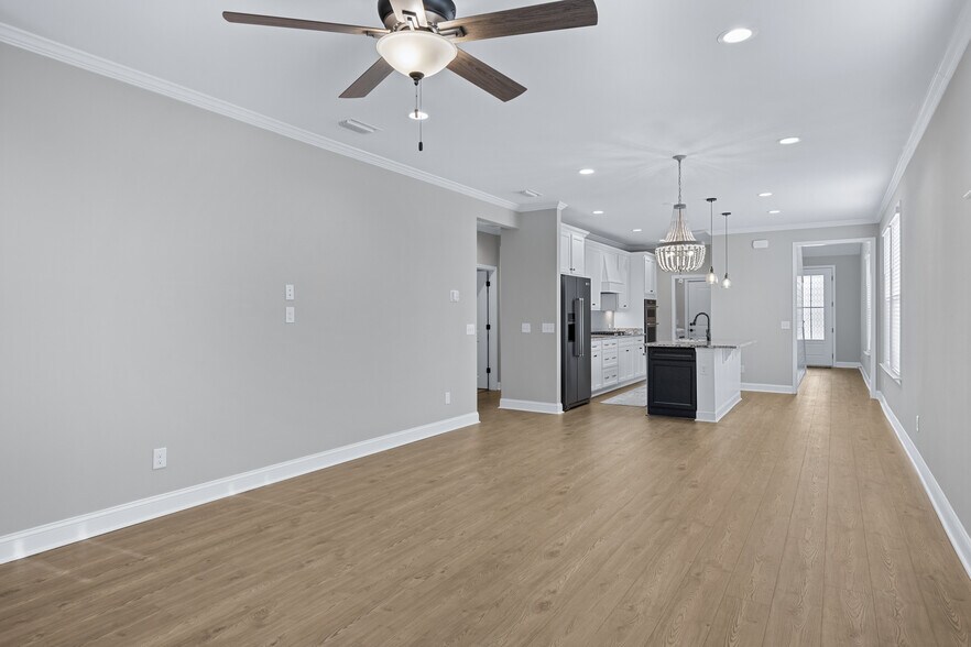 Building Photo - 686 Destiny Dr