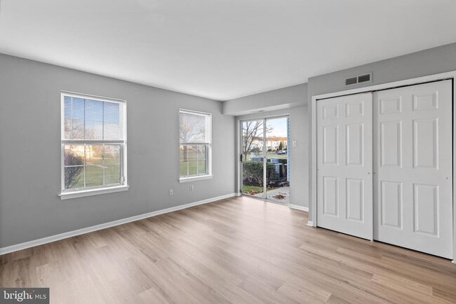 Building Photo - 387 Independence Dr