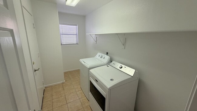 Building Photo - 45677 W Ranch Rd