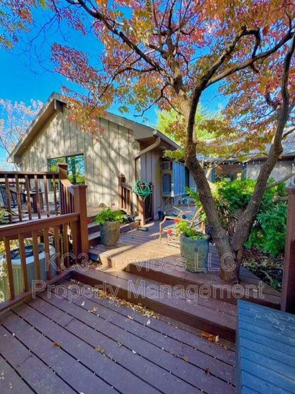 Building Photo - 615 E 101st Terrace