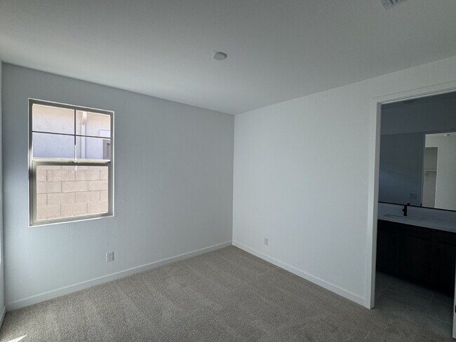 Building Photo - 23024 E Watford Dr