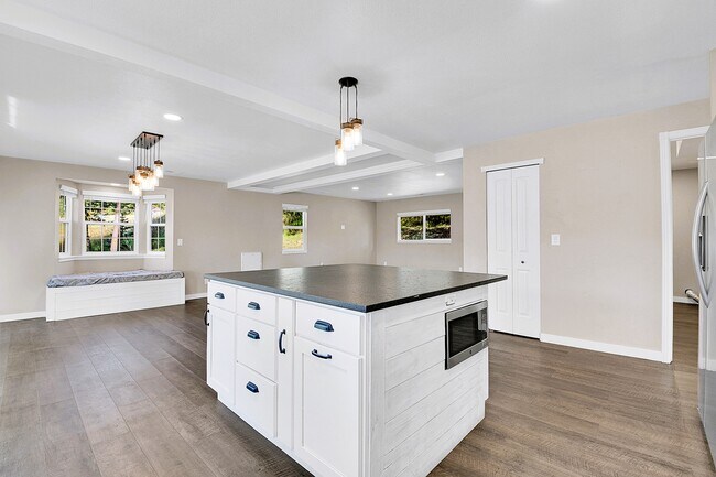 Building Photo - 6554 High Cir
