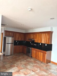 Building Photo - 1338 W Girard Ave
