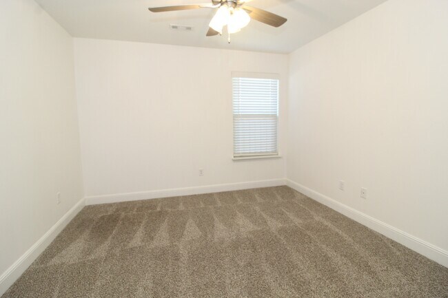 Building Photo - 1500 Ari Ave