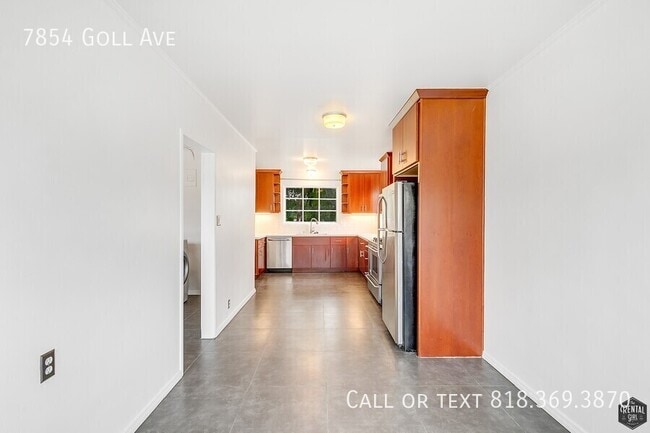 Building Photo - 7854 Goll Ave