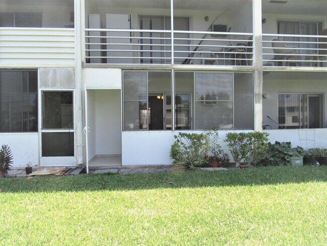 Building Photo - 214 Berkshire K