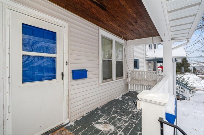 Building Photo - Duluth MN - 4 Bedroom - 2 Bathroom