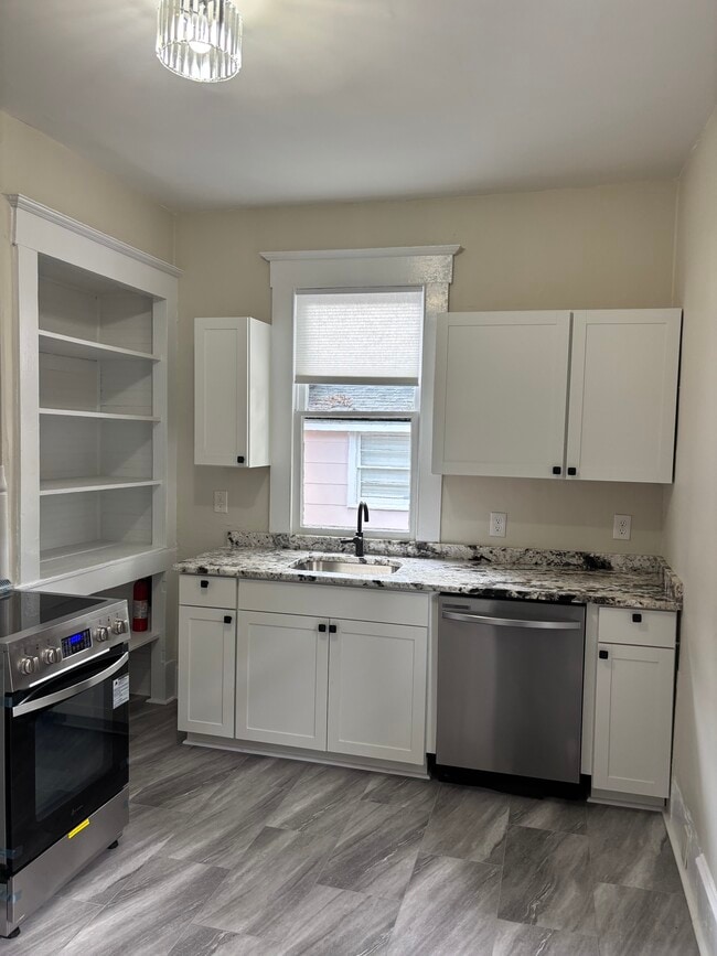 Building Photo - 1904 Perry Ave