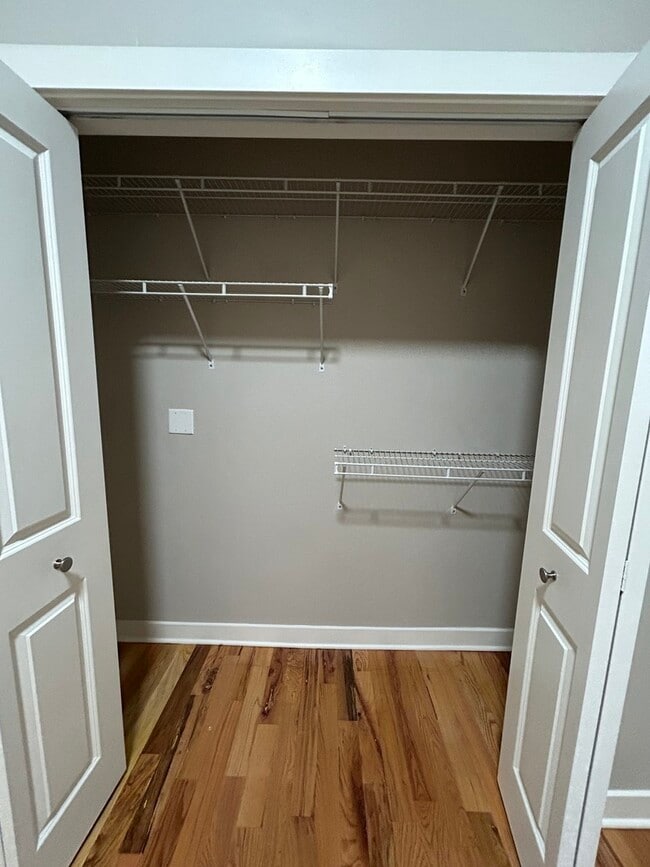 Building Photo - 753 W Buckingham Pl