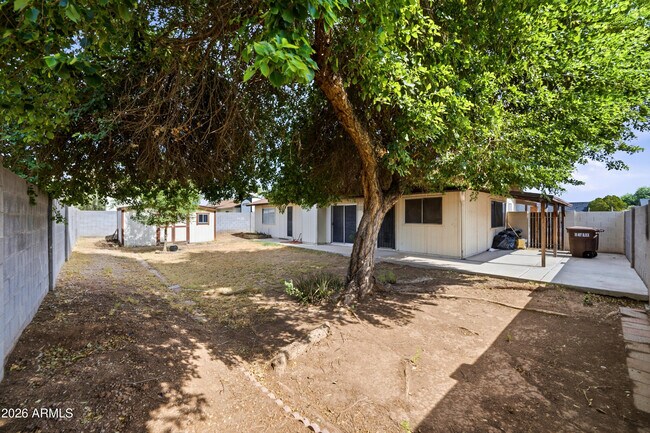 Building Photo - 8520 W Alice Ave