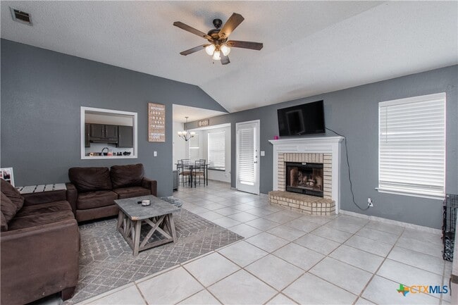 Building Photo - 1410 Windsor Cir