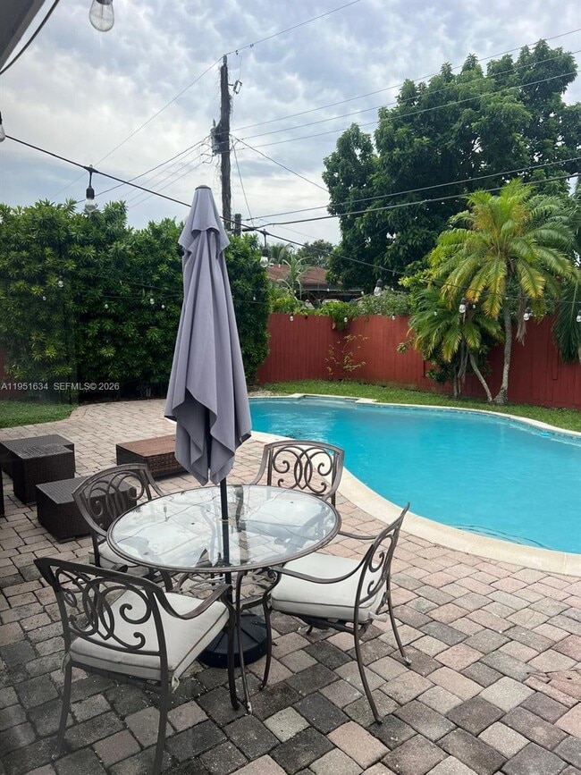 Building Photo - 5620 SW 38th St