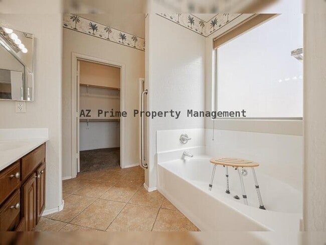 Building Photo - 2419 W Darrow St