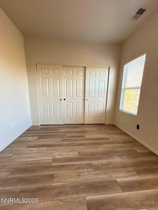 Building Photo - 5353 Desert Peach Dr