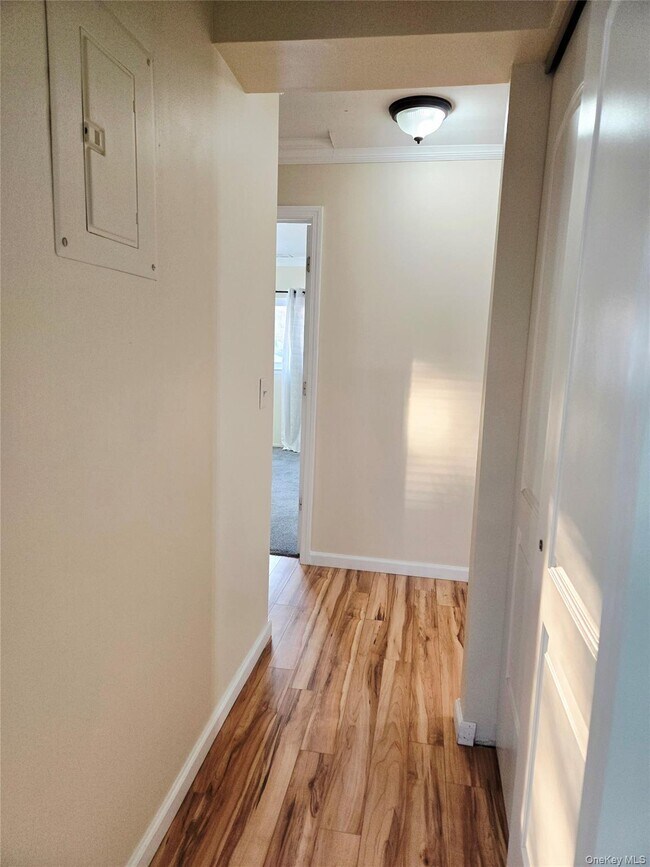 Building Photo - 199 Pointe Cir N