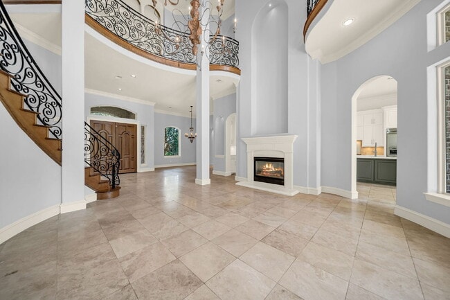 Building Photo - Exceptional 5-bedroom home (2 down) in des...