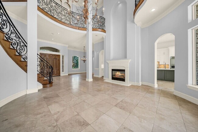 Building Photo - Exceptional 5-bedroom home (2 down) in desirable Woodlands Country Club with landscape & pool mai...