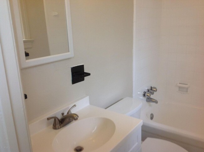 Updated bathroom - 1631 Flagler Ave