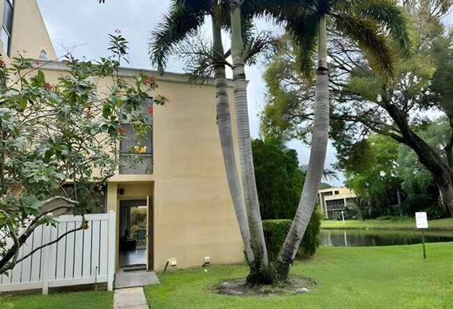 Building Photo - 2910 SW 87th Terrace