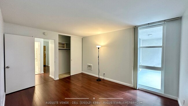 Building Photo - Beautifully Renovated Condo in Prime Location