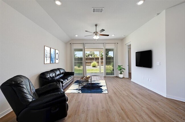 Building Photo - 2133 Alamar walk