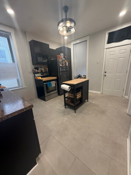 Building Photo - 1649 W Garfield Blvd