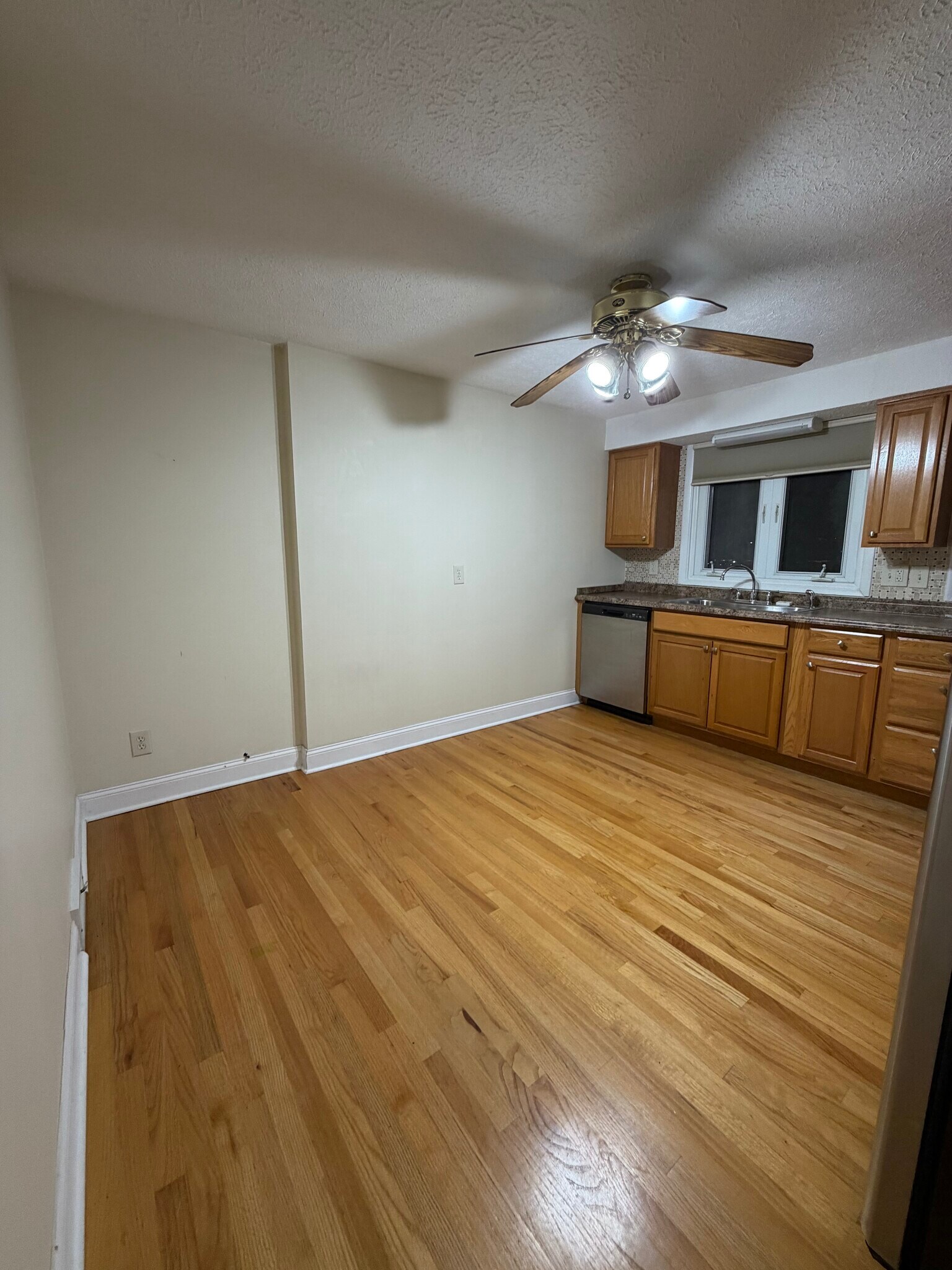 Building Photo - 1514 Caleb Ave