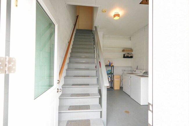 Building Photo - 2305 River Rd