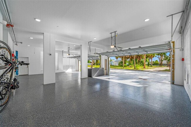 Building Photo - 527 N Garden Ave
