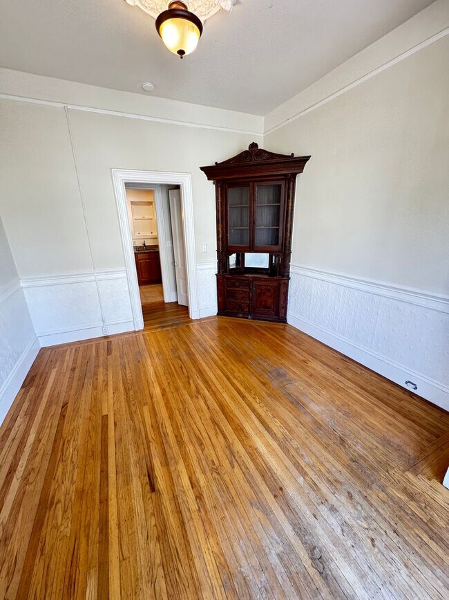 Building Photo - Linden - Laguna Apartments