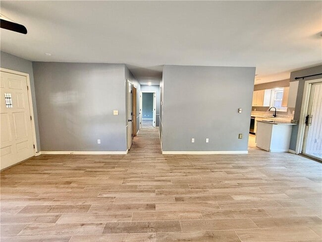 Building Photo - 11 Mellor Ln