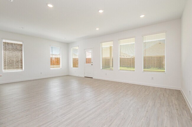 Building Photo - 545 Ml Trce Wy