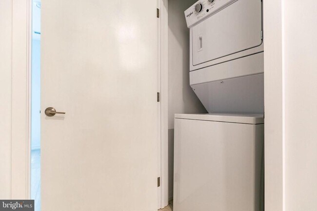 Building Photo - 1248 LeCount St