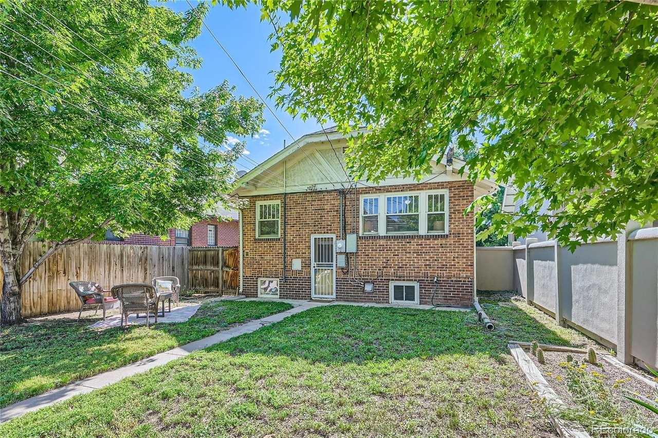 Building Photo - 1034 S Corona St