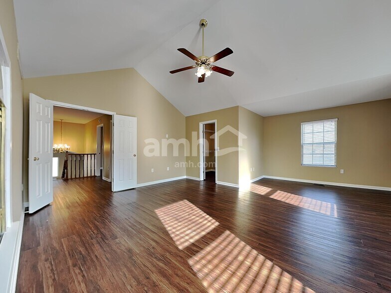 Building Photo - 823 Wingate Dr