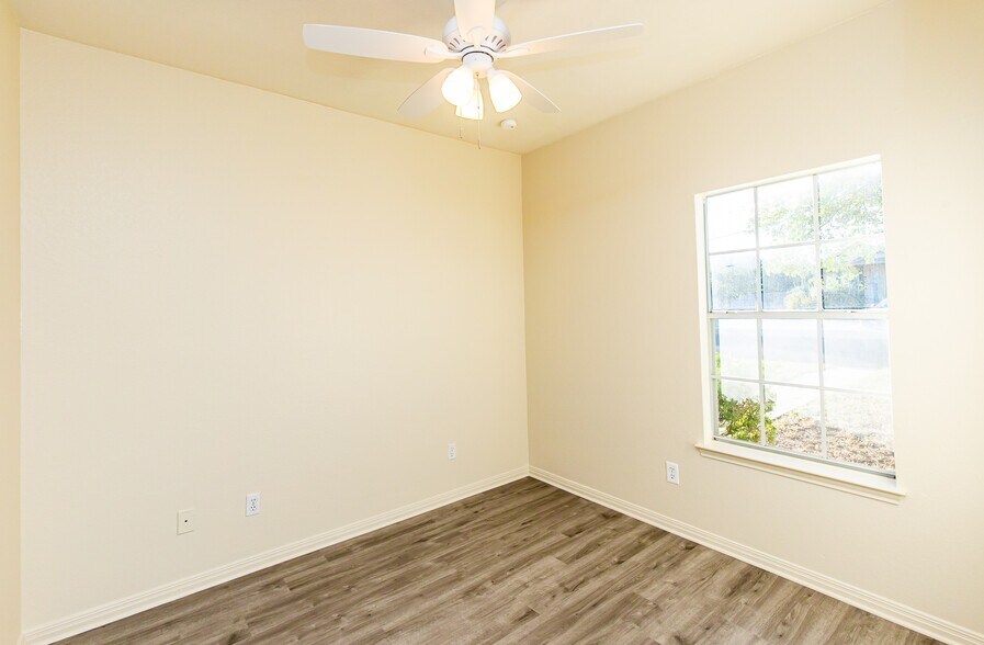 2nd Bedroom - 3001 Whisper Oaks Ln