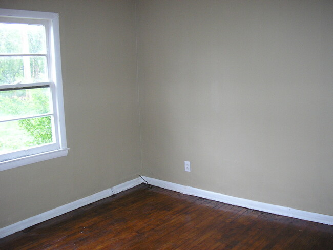 Building Photo - 1529 Parkhurst Dr