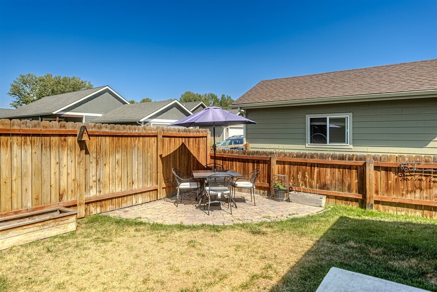 Building Photo - 365 Hiberta St