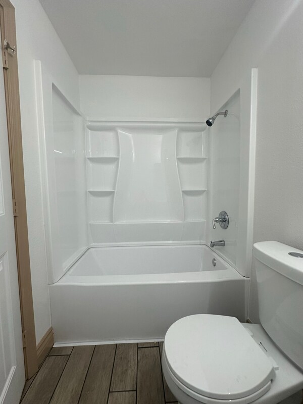 Building Photo - 347 N Eucalyptus Ave