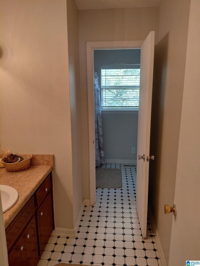 Building Photo - 2559 Janice Cir NE