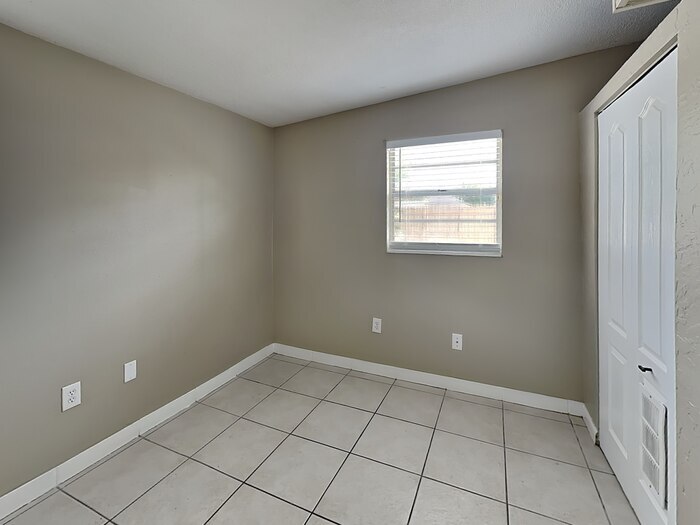 Building Photo - 2514 10th Ave Dr E