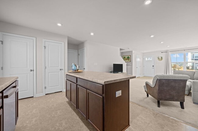 Building Photo - 160 Day Song Ct