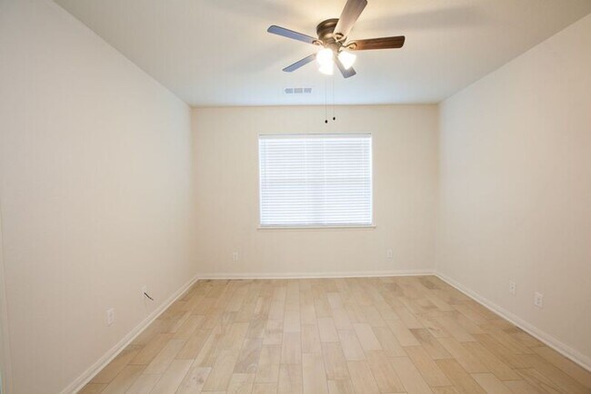 Building Photo - 128 Tennyson St