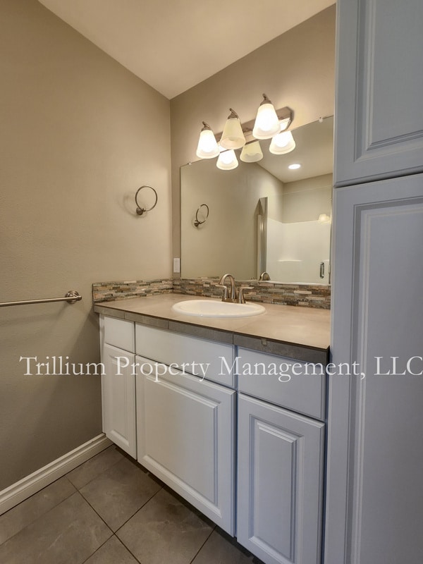 Building Photo - 5114 SE 51st Ave
