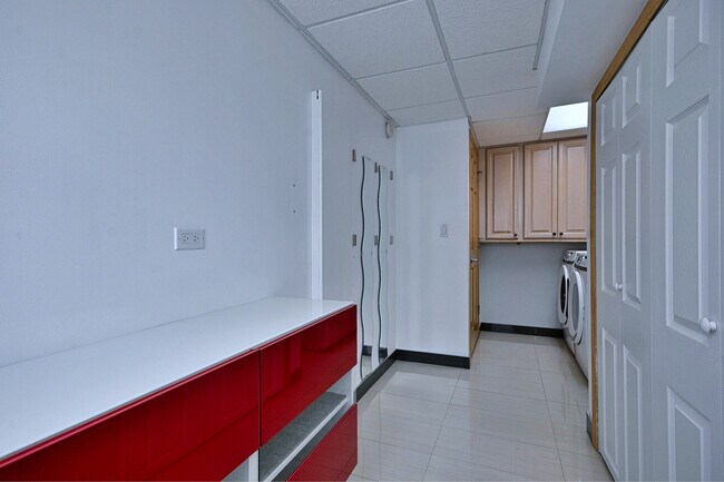 Building Photo - 2360 N Drury Ln