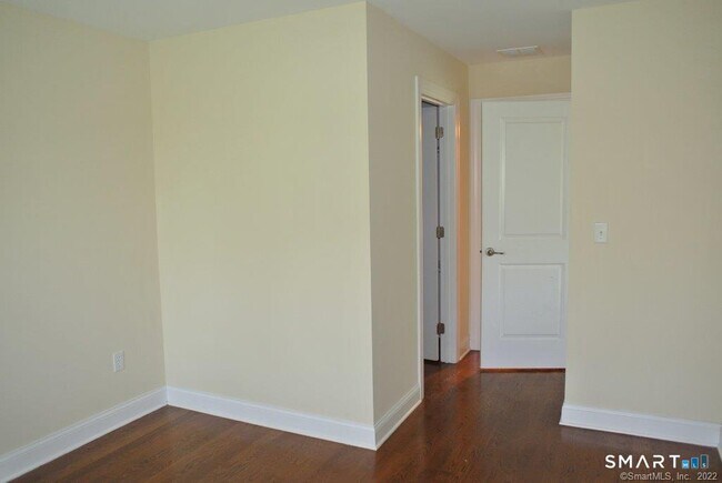 Building Photo - 140 Kyles Way